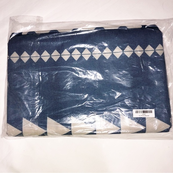 Young Living Picnic Blanket Blue Beige 50”x60” Indoor Outdoor NEW - Picture 4 of 5